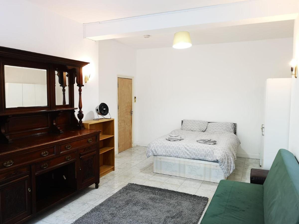 Large Spacious Property In Zone 2 Londýn Exteriér fotografie